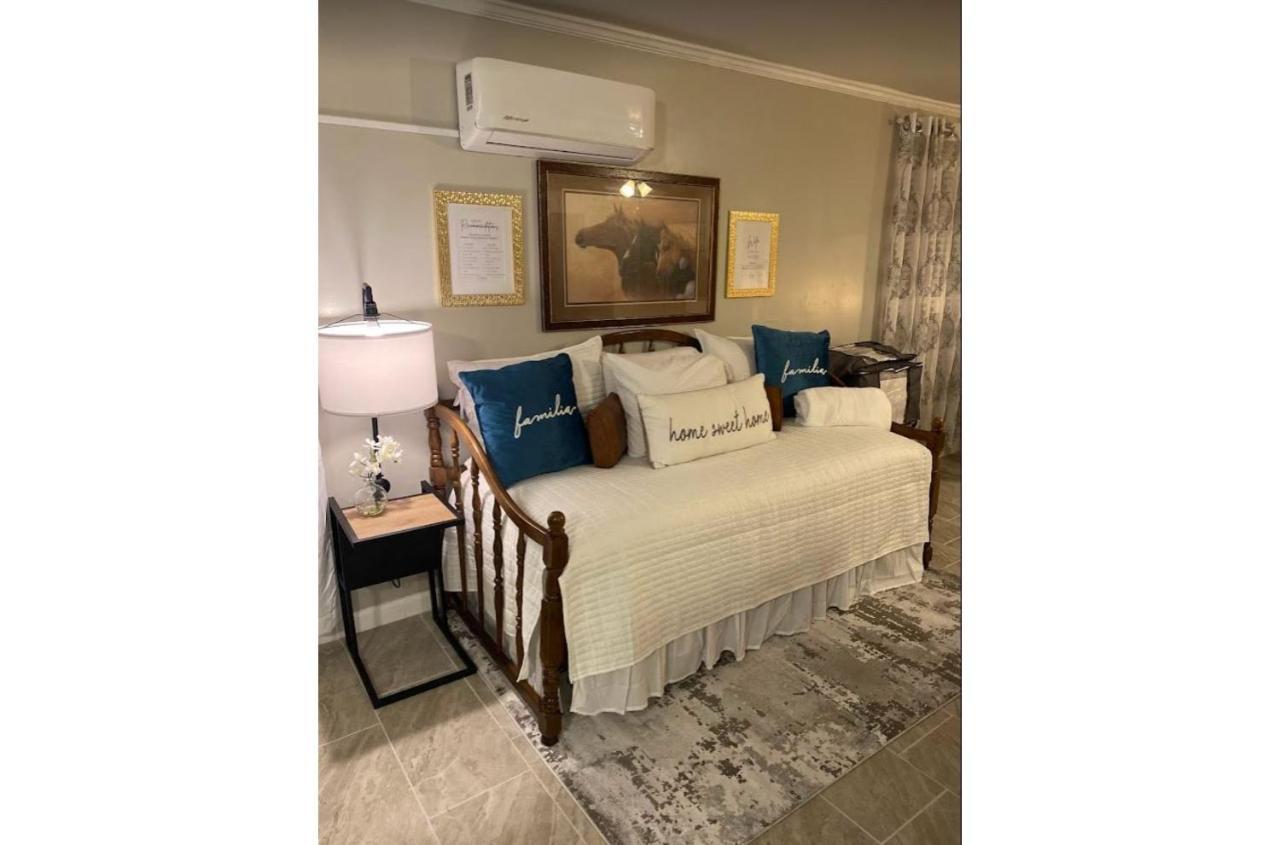 Stunning Cozy Downtown Guesthouse San Antonio Bagian luar foto